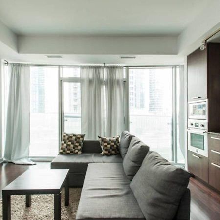 Eg Suites - York St Condos Cn Tower Toronto Kültér fotó