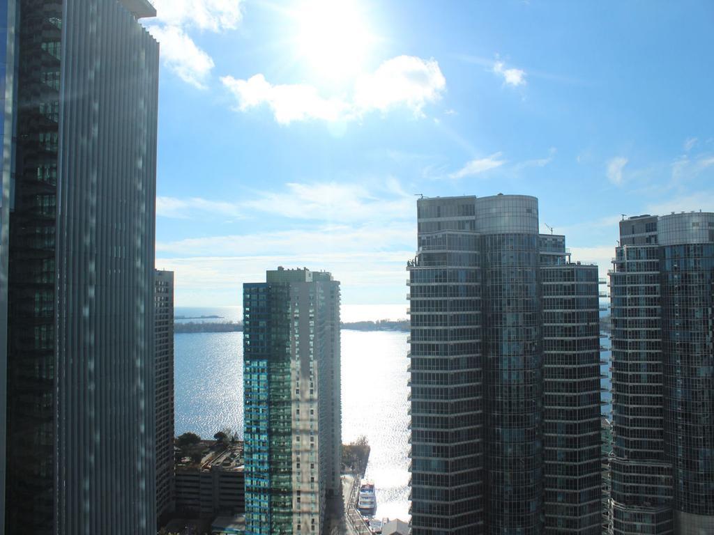 Eg Suites - York St Condos Cn Tower Toronto Kültér fotó