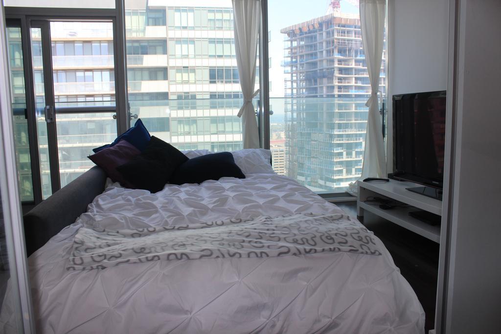 Eg Suites - York St Condos Cn Tower Toronto Kültér fotó